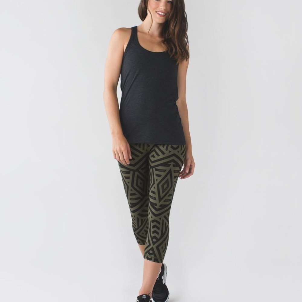 Lululemon Wunder Under Crop II *Full-On Luxtreme Chevron Shuffle Fatigue sz4 EUC